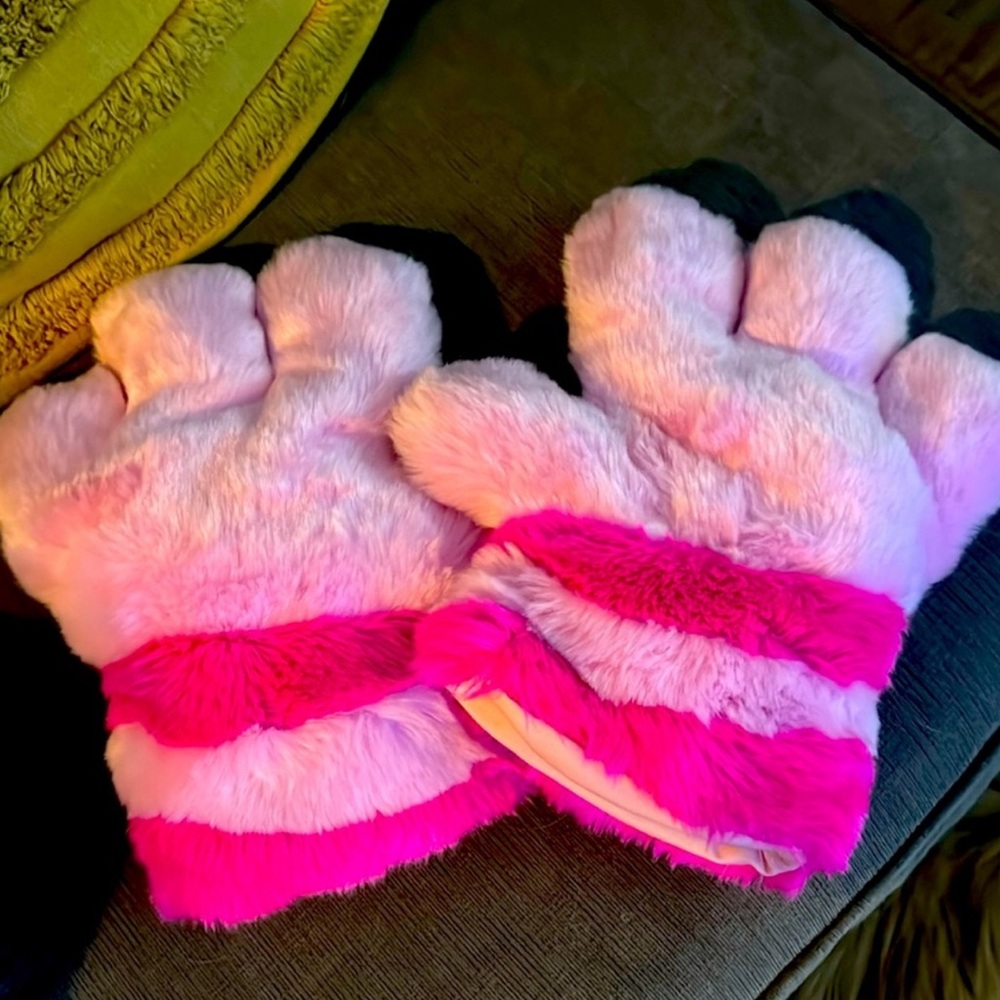 Disney RARE Cheshire Cat Alice in Wonderland gloves Collectible no damage